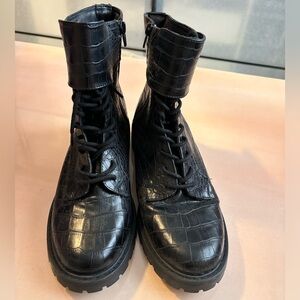 Gorgeous Ankle Faux Leather Boots Size 10